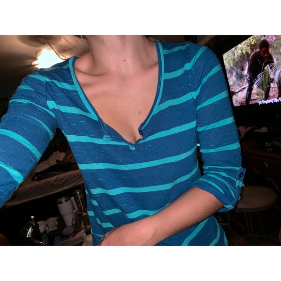 🌺 .•SALE•. Roxy Blue striped top - Picture 1 of 3